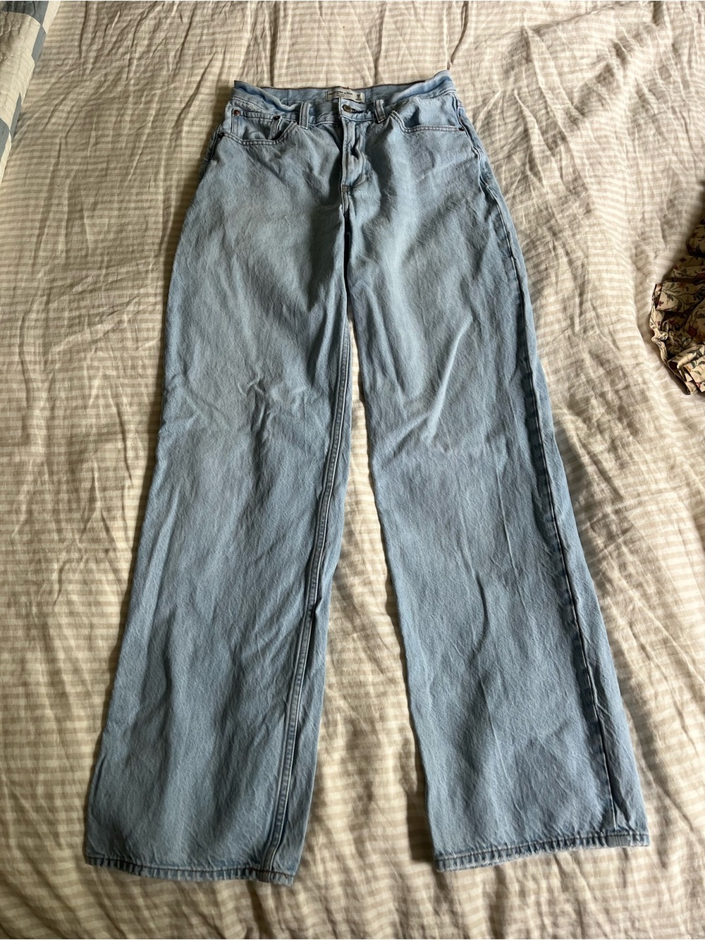 A&F The Loose High Rise Jeans - 2L